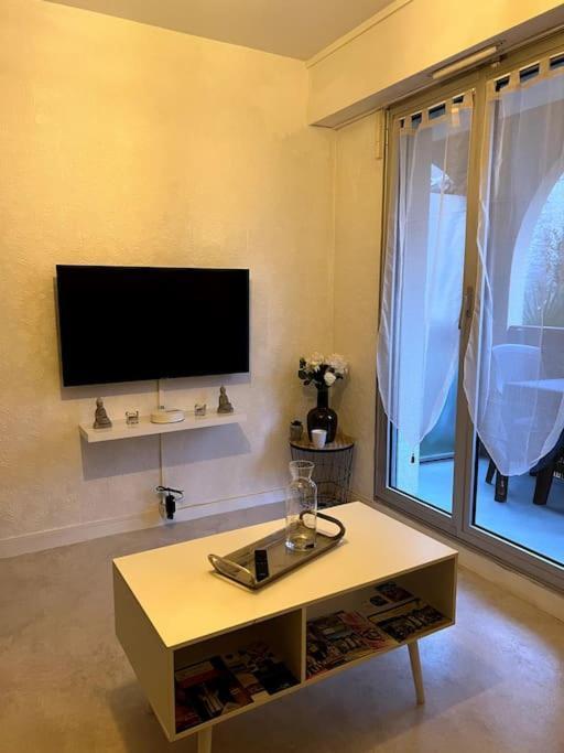 Joli Studio Avec Parking Prive Moulins  Bagian luar foto