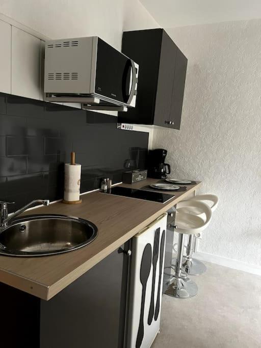 Joli Studio Avec Parking Prive Moulins  Bagian luar foto